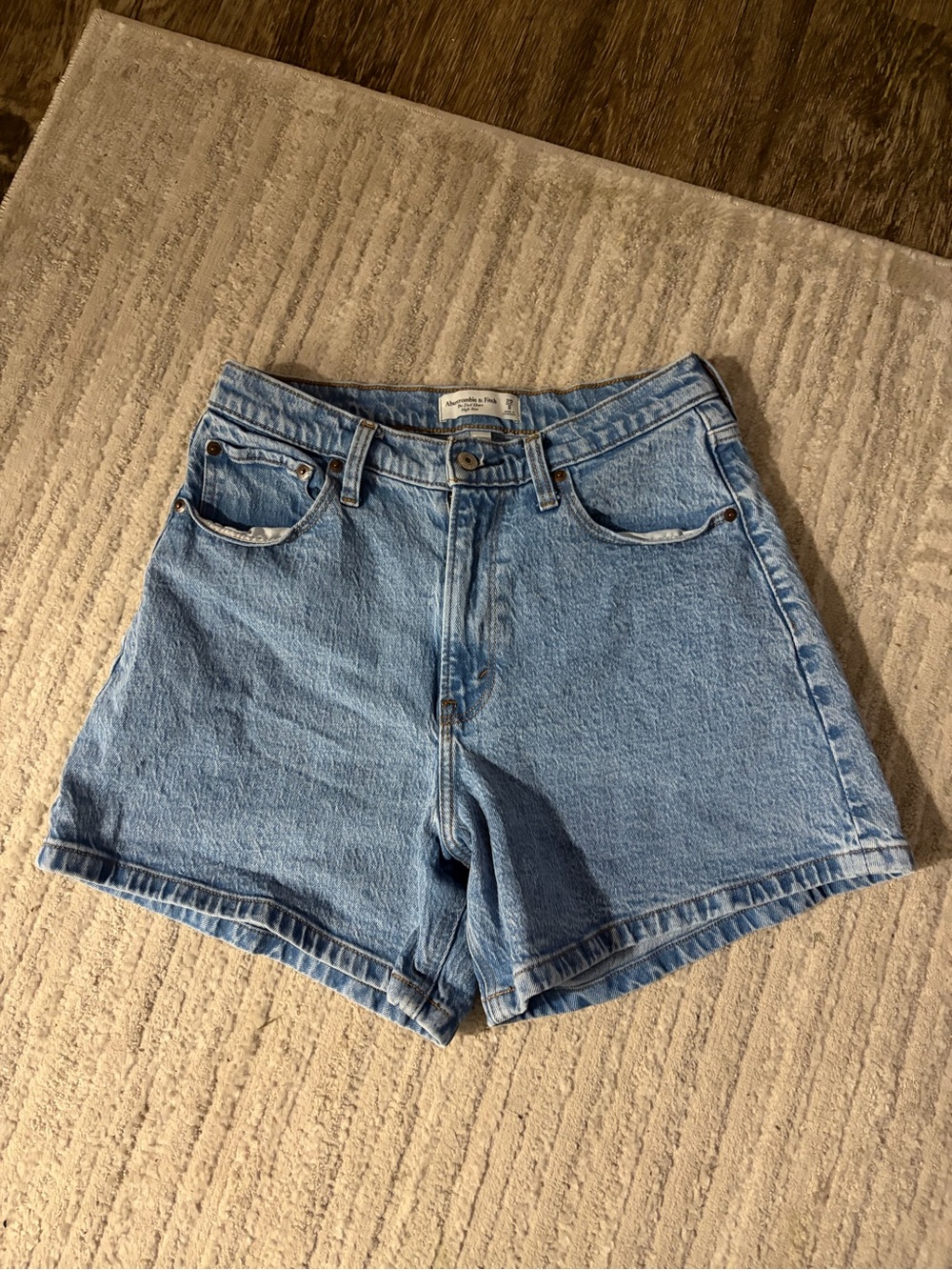 Abercrombie & Fitch Curve Love The Dad High Rise Short 8